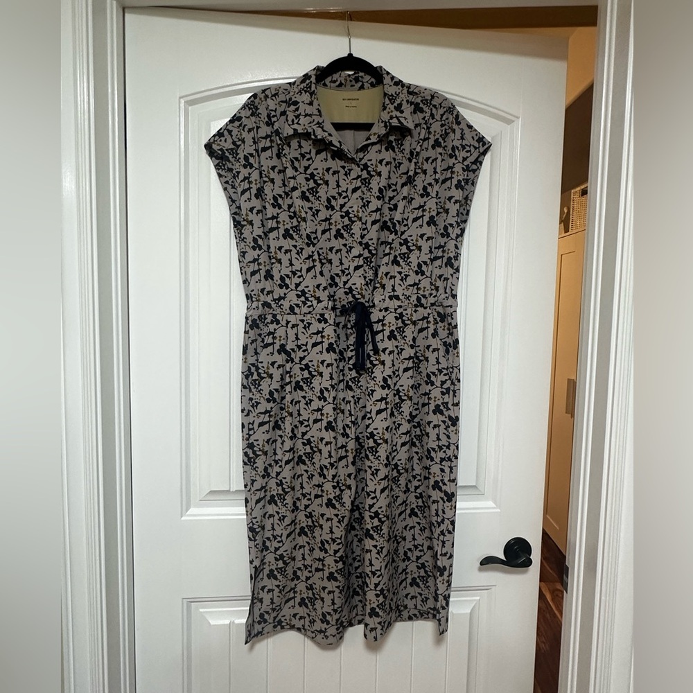 REI Cooperative Floral Print Drawstring Performan Shirt Dress in Beige and Black
